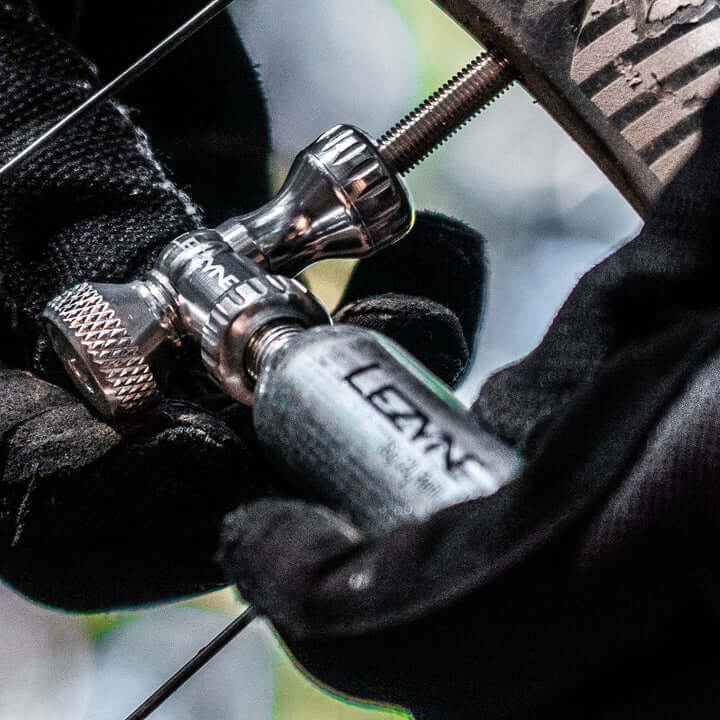Lezyne Control Drive CO2 Inflator 25g  Schwarz